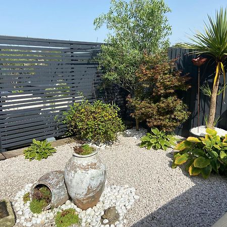 Dewcroft Villa Horsley  ภายนอก รูปภาพ