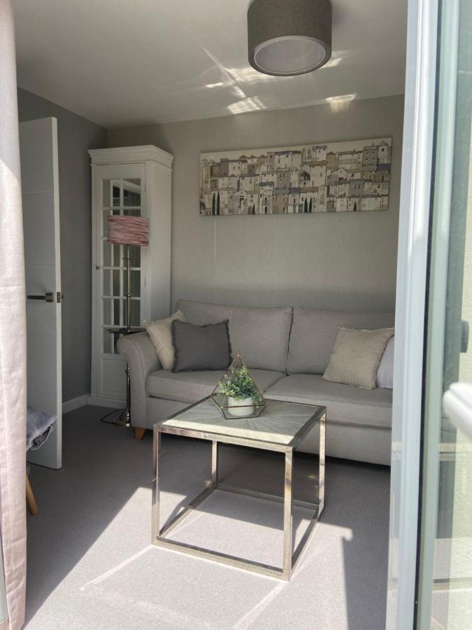 Dewcroft Villa Horsley  ภายนอก รูปภาพ