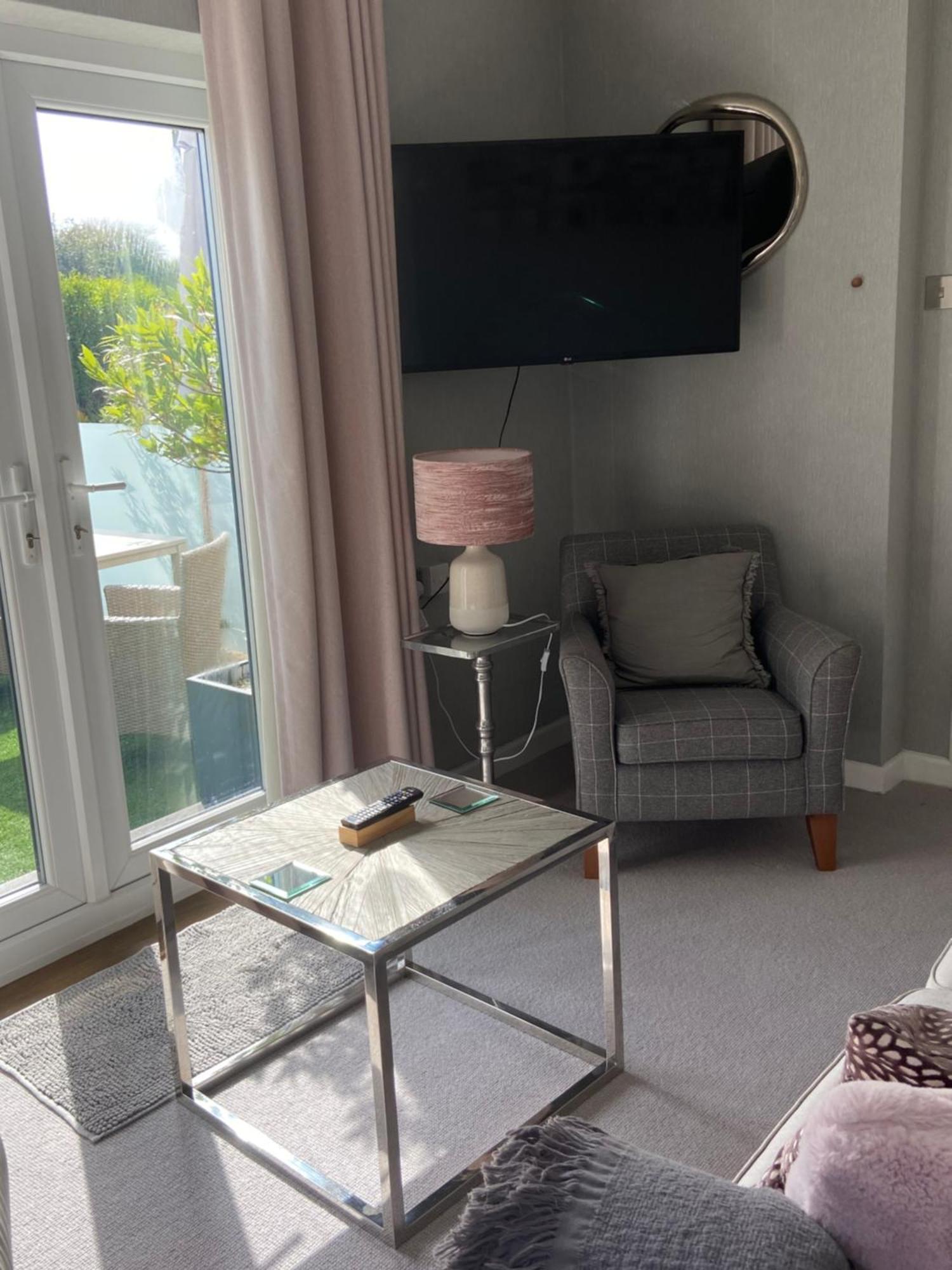 Dewcroft Villa Horsley  ภายนอก รูปภาพ