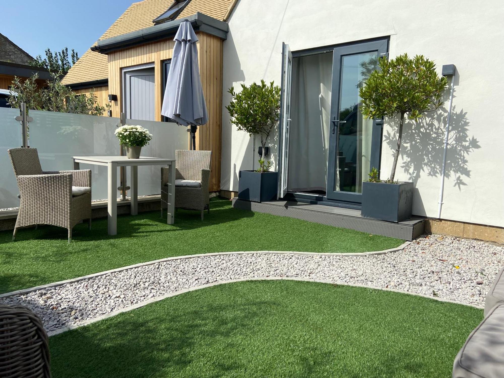 Dewcroft Villa Horsley  ภายนอก รูปภาพ
